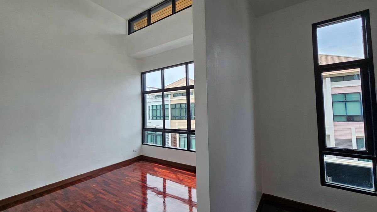 ขายทาวน์โฮมเลียบทางด่วนรามอินทรา : ขายทาวน์โฮม ทาวน์อินทาวน์ ศรีวรา กรุงเทพ | Townhome for Sale – Town in Town, Sriwara, Bangkok | 曼谷 Sriwara Town in Town 联排别墅出售