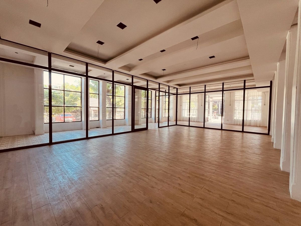 For RentOfficeRamkhamhaeng, Hua Mak : For Rental Commercial Office Building - Stand Alone - Large Parking Lots - Location on Town in Town (Ladprao) Bangkok, Thailand - Accepting Renovation and Register Company