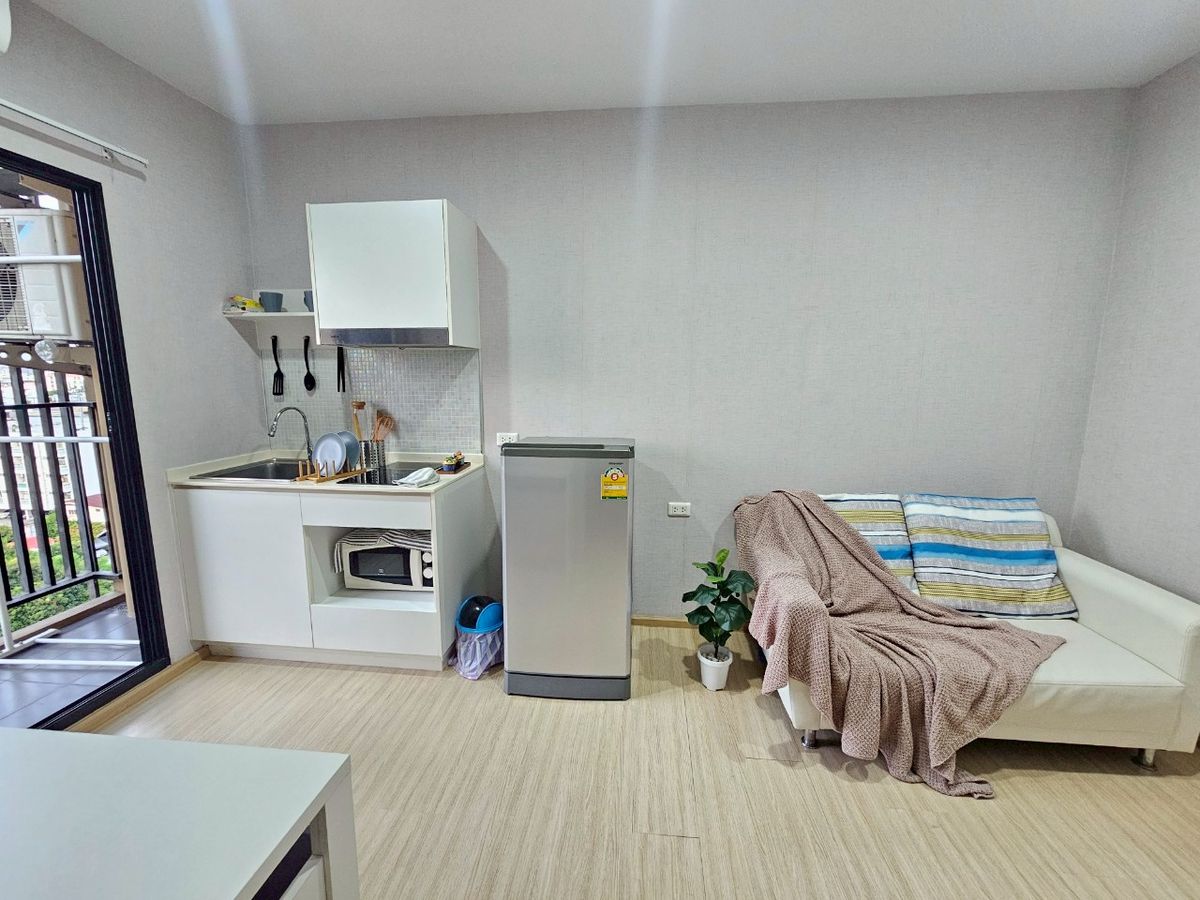 ให้เช่าคอนโดปิ่นเกล้า จรัญสนิทวงศ์ : วางฝันได้ตามใจที่โต๊ะเขียนหนังสือพับได้ เดินทางไปมธสะดวก คอนโด Plum Condo Pinklao Station