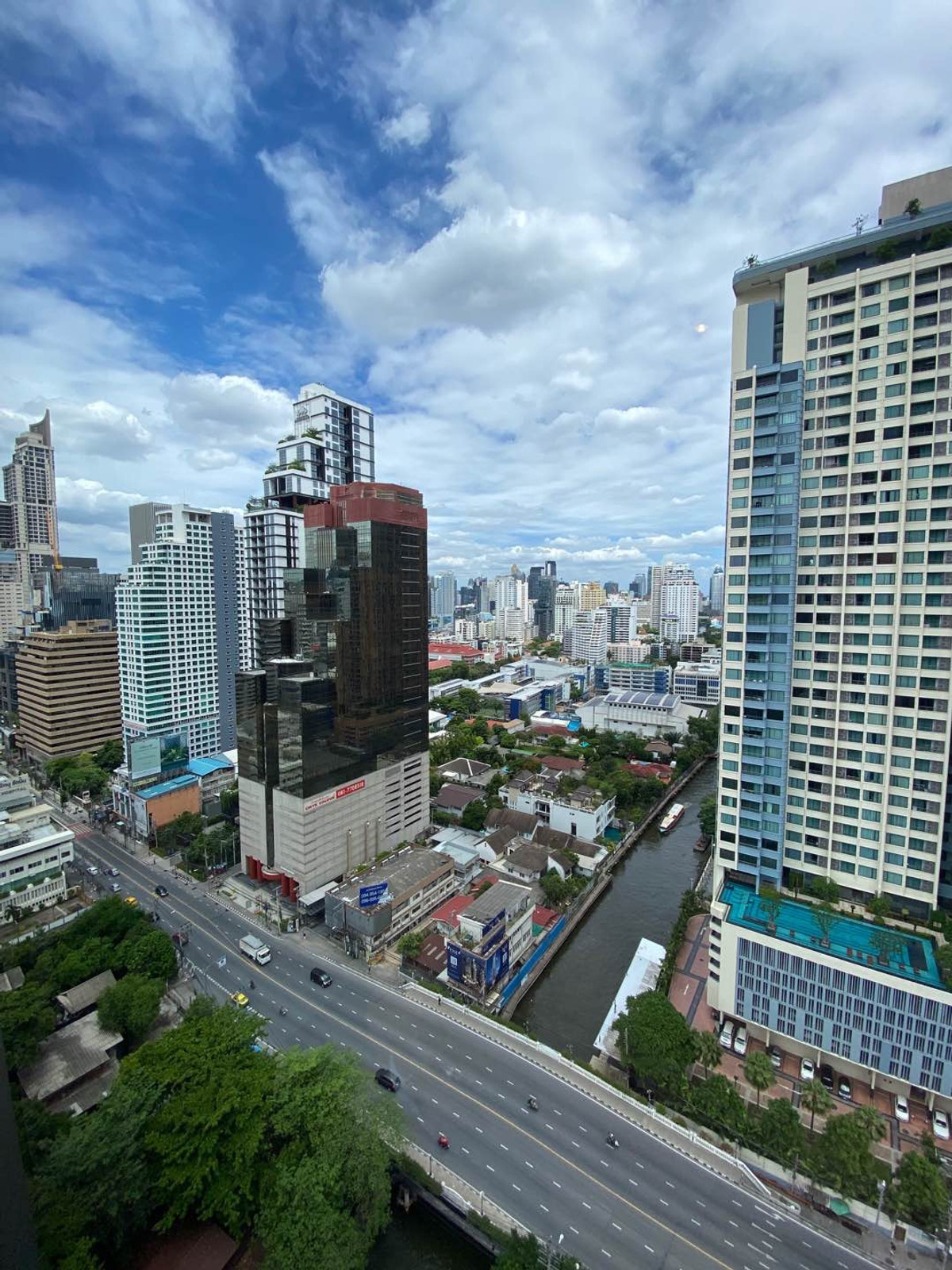 ให้เช่าคอนโดพระราม 9 เพชรบุรีตัดใหม่ RCA : หรูหราใจกลางอโศก! The Esse Singha Complex 2 ห้องนอน 77 ตร.ม.