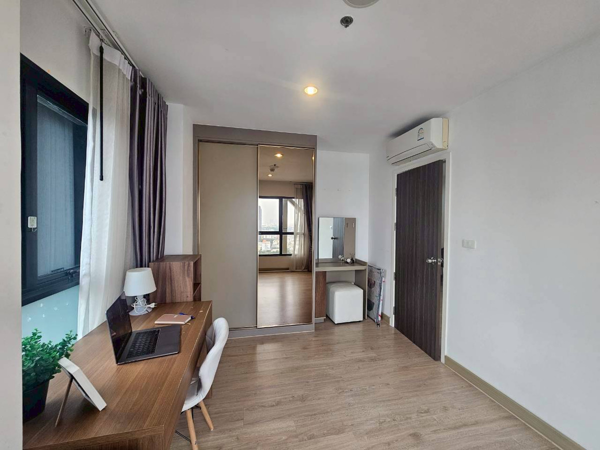 ให้เช่าคอนโดปิ่นเกล้า จรัญสนิทวงศ์ : ออฟฟิศลอยฟ้า! 2 นอน ห้องมุม ชั้น 23 วิวสวย ลำโพง Bluetooth ที่ธนา แอสโทเรีย