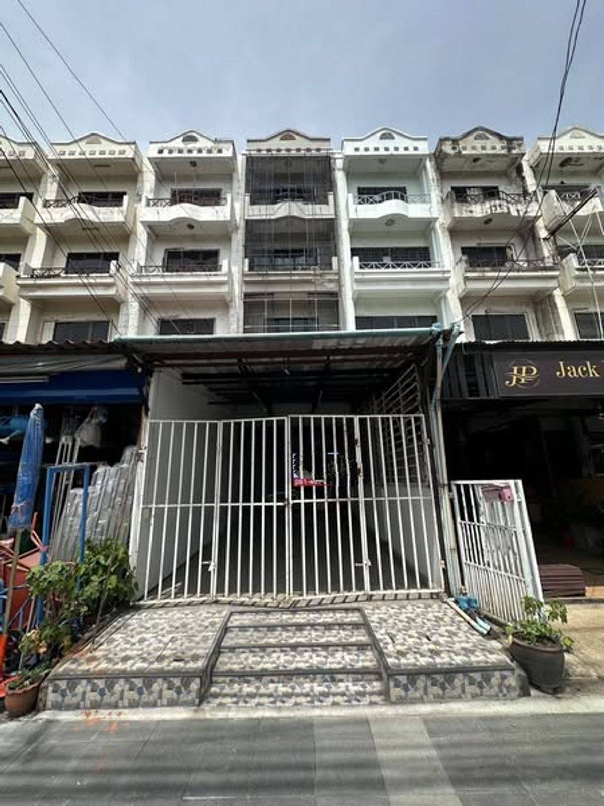 ให้เช่าทาวน์โฮมเกษตร นวมินทร์ ลาดปลาเค้า : HR2728ให้เช่าตึกแถว 4.5 ชั้น ย่านนวลจันทร์ 36 ใกล้เลียบด่วนรามอินทรา เหมาะทำออฟฟิศ ร้านค้า หรือคลินิก