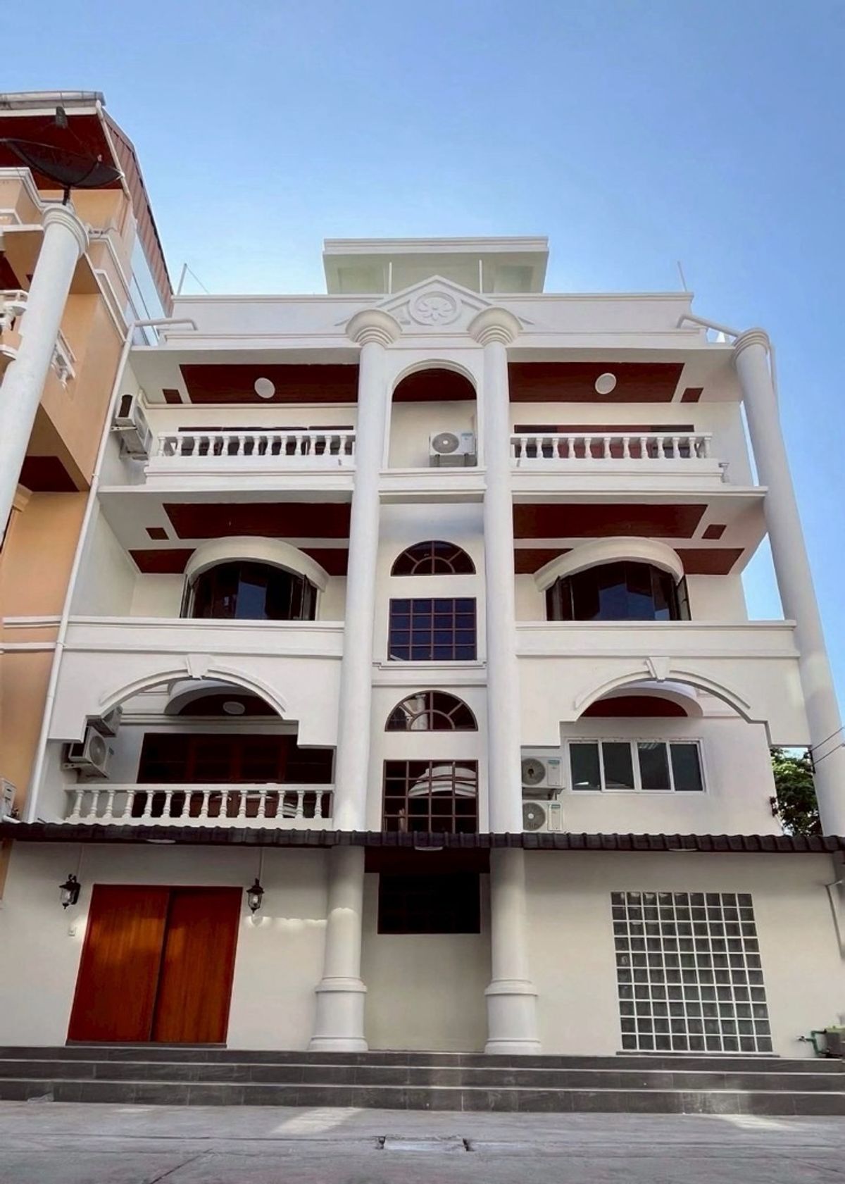 For RentHouseSukhumvit, Asoke, Thonglor : Luxury house for rent at Thonglor 25, modern classic decoration 💰🎻🏛️