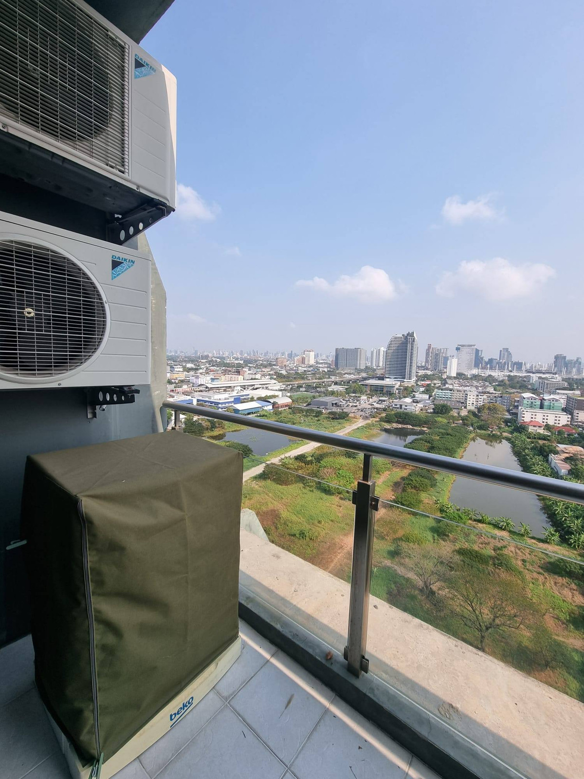 ให้เช่าคอนโดบางนา แบริ่ง ลาซาล : ให้เช่า 1ห้องนอนใหญ่ 45ตรม.  Knightsbridge Bearing สุขุมวิท 107 ชั้น21 วิวสวย พร้อมอยู่