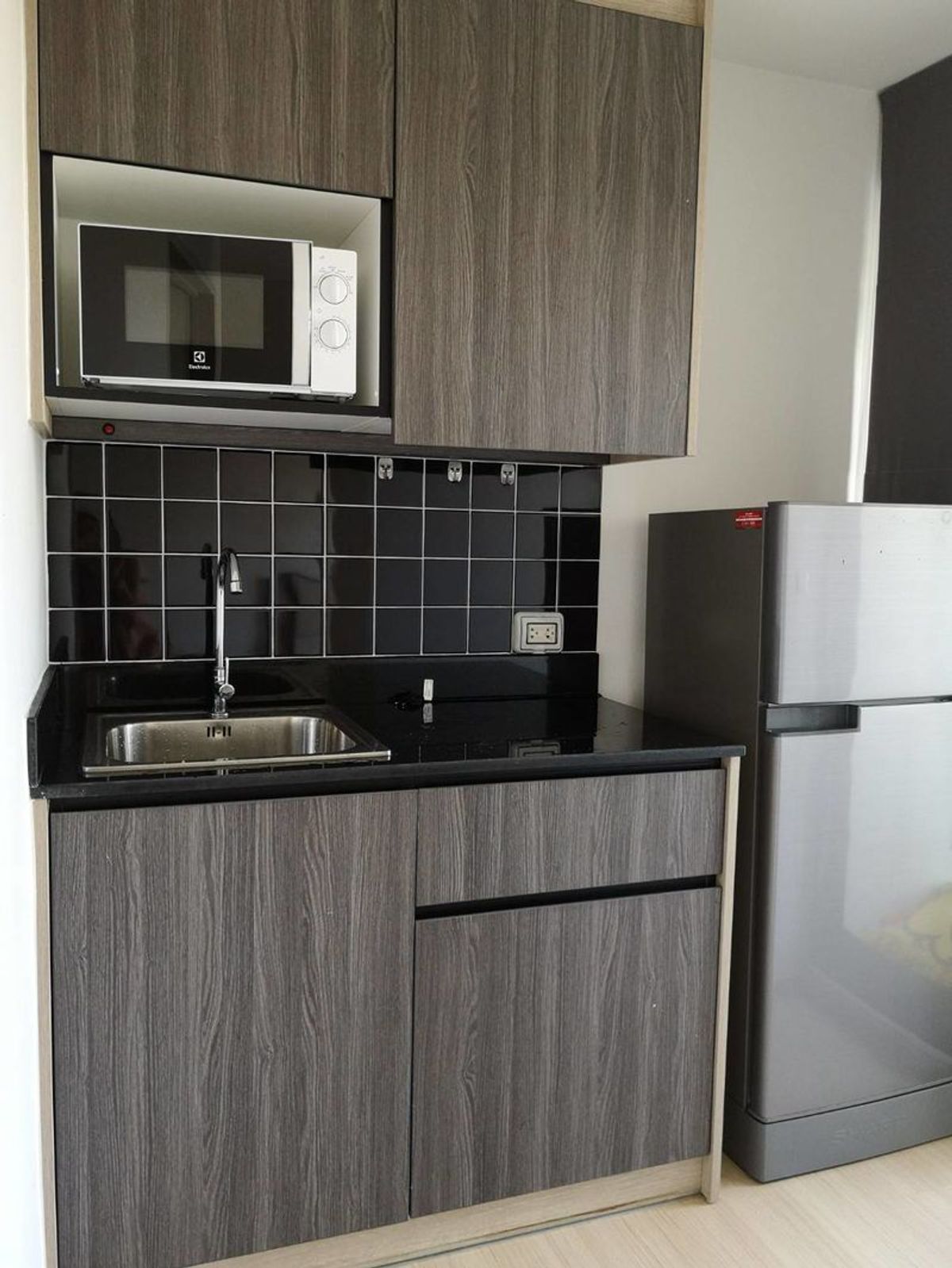 ให้เช่าคอนโดบางนา แบริ่ง ลาซาล : 8/11/25ให้เช่าด่วน Unio Sukhumvit 72 (Phase 2) อาคาร A ราคา 7,500 บาท ขนาด 26 ตร.ม. ชั้น 2 วิวโครงการ  