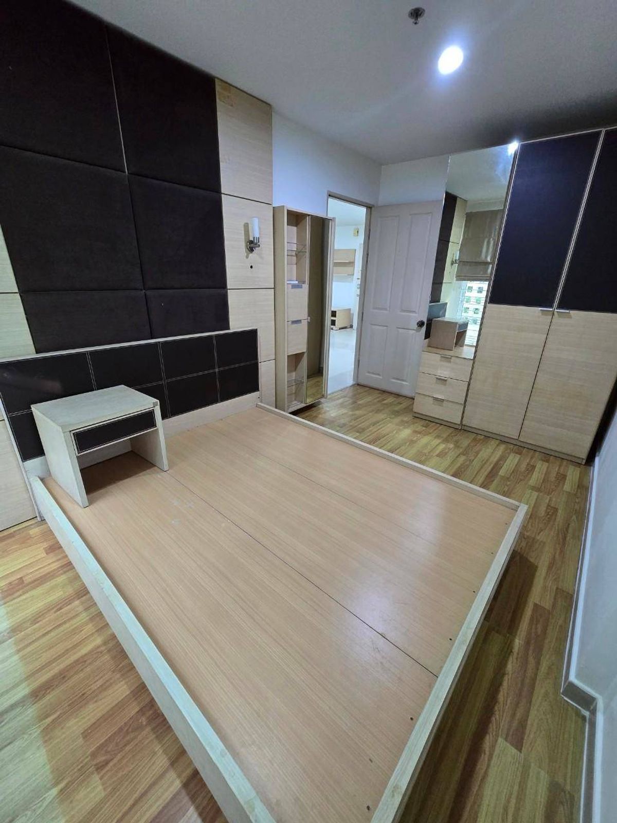 For SaleCondoThaphra, Talat Phlu, Wutthakat : Area 74 sqm, near BTS Wutthakat, only 4 kilometers Metro Park Sathorn Phase 2/1