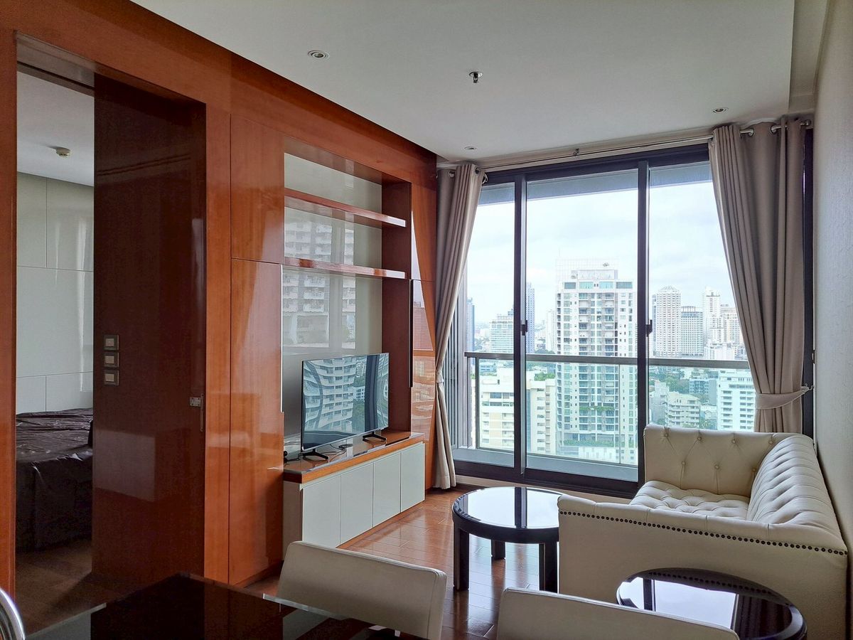 ให้เช่าคอนโดสุขุมวิท อโศก ทองหล่อ : NEWLY RENOVATED | 1B1B ห้องใหญ่ 45 ตร.ม. เฟอร์ครบ พร้อมอ่างอาบน้ำ พร้อมเข้าอยู่ 