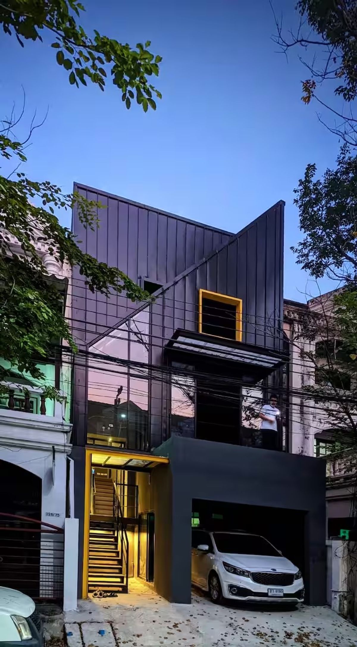 For SaleHotel&Apartment BusinessRamkhamhaeng, Hua Mak : Sell Townhome, new Ramot, Ramkhamhaeng 24, junction 40, walk 2 minutes to ABAC with full furniture.