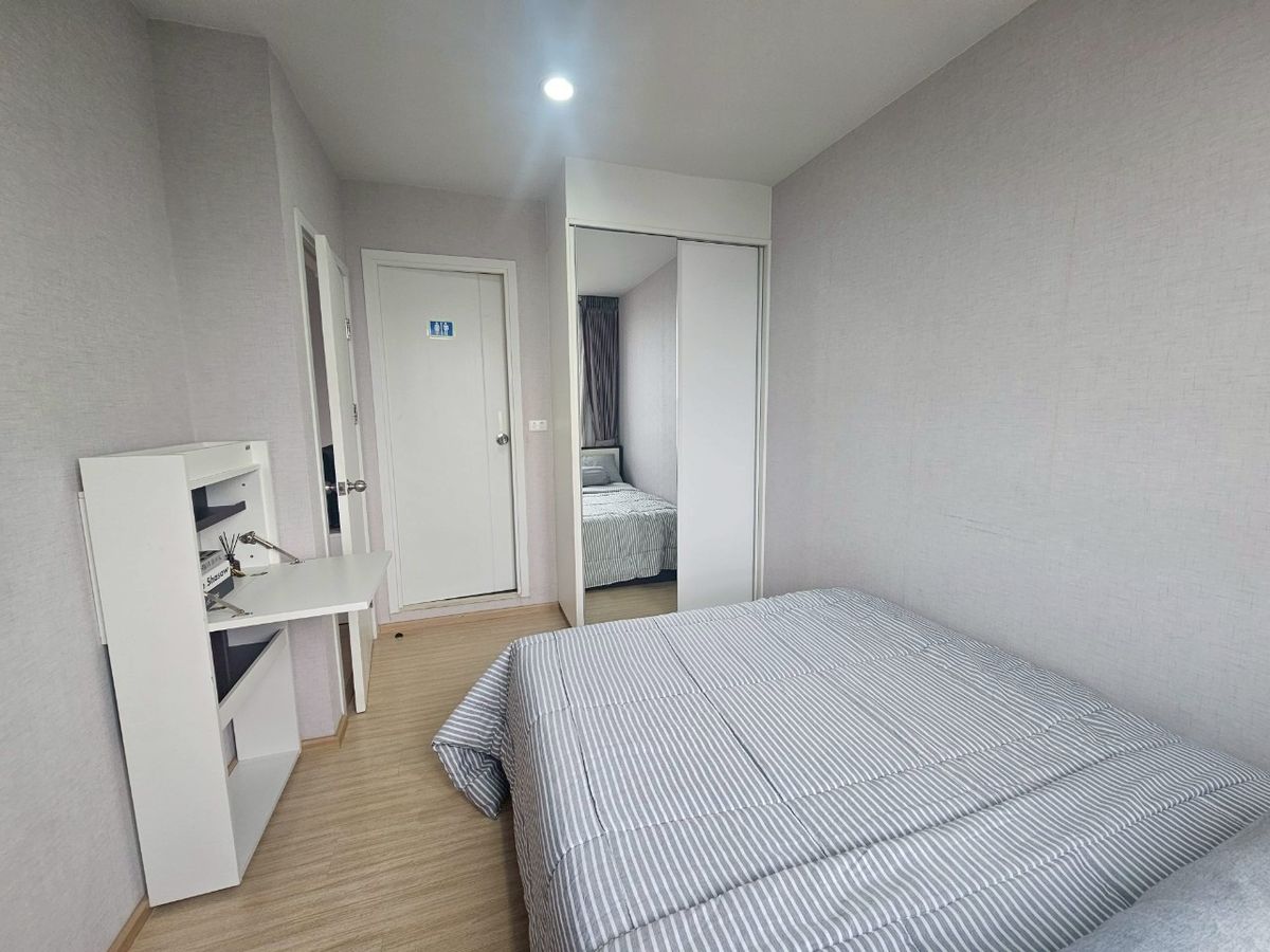 ให้เช่าคอนโดปิ่นเกล้า จรัญสนิทวงศ์ : วางฝันได้ตามใจที่โต๊ะเขียนหนังสือพับได้ เดินทางไปมธสะดวก คอนโด Plum Condo Pinklao Station