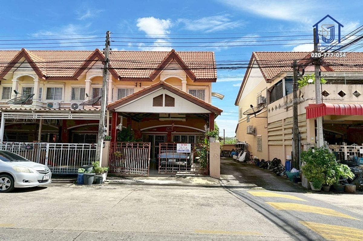 For SaleTownhomePathum Thani,Rangsit, Thammasat : 2-story townhouse for sale, Porn Thaweewat Village, 3 Soi Rangsit-Nakhon Nayok 31, Khlong Song, near the Tollway Elevating Don Mueang-Din Daeng behind the corner
