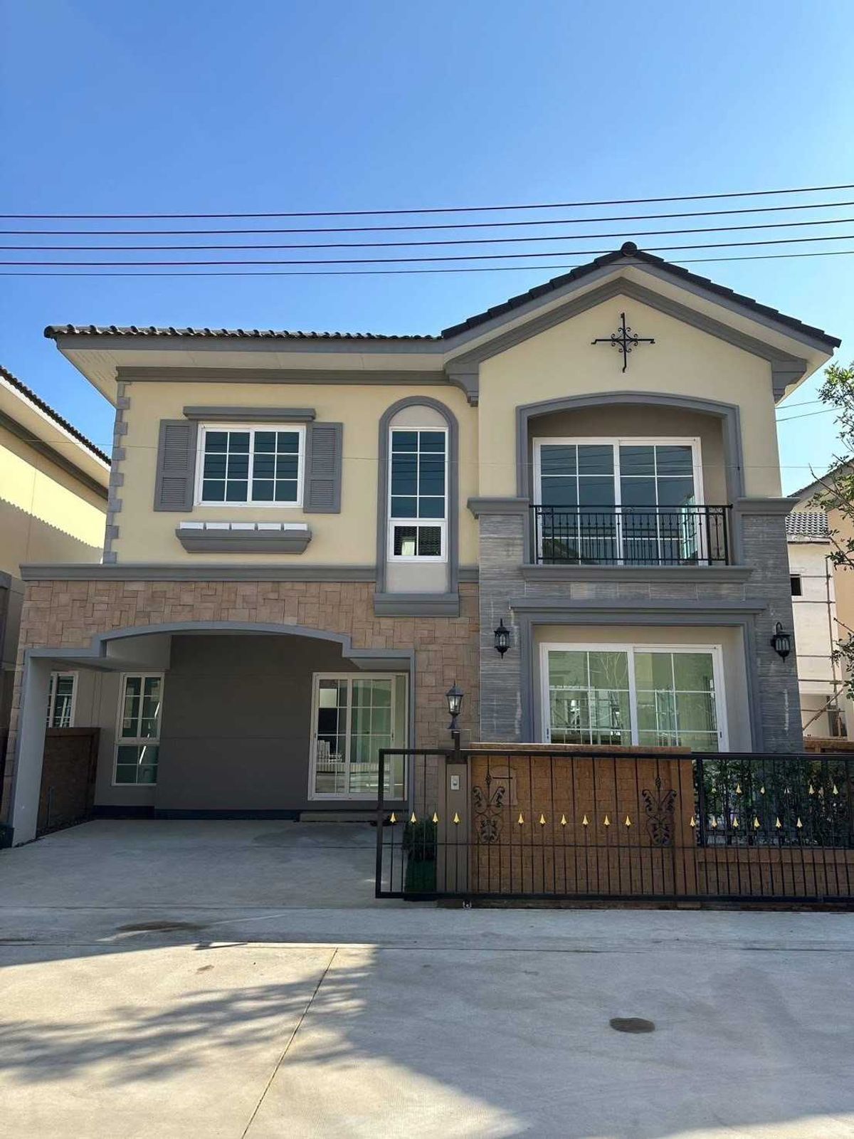 For SaleHouseMahachai Samut Sakhon : House for Sale: Golden Neo 3 Rama 2 Village, 35 sq. wah, near Big C Phanthai Norasing