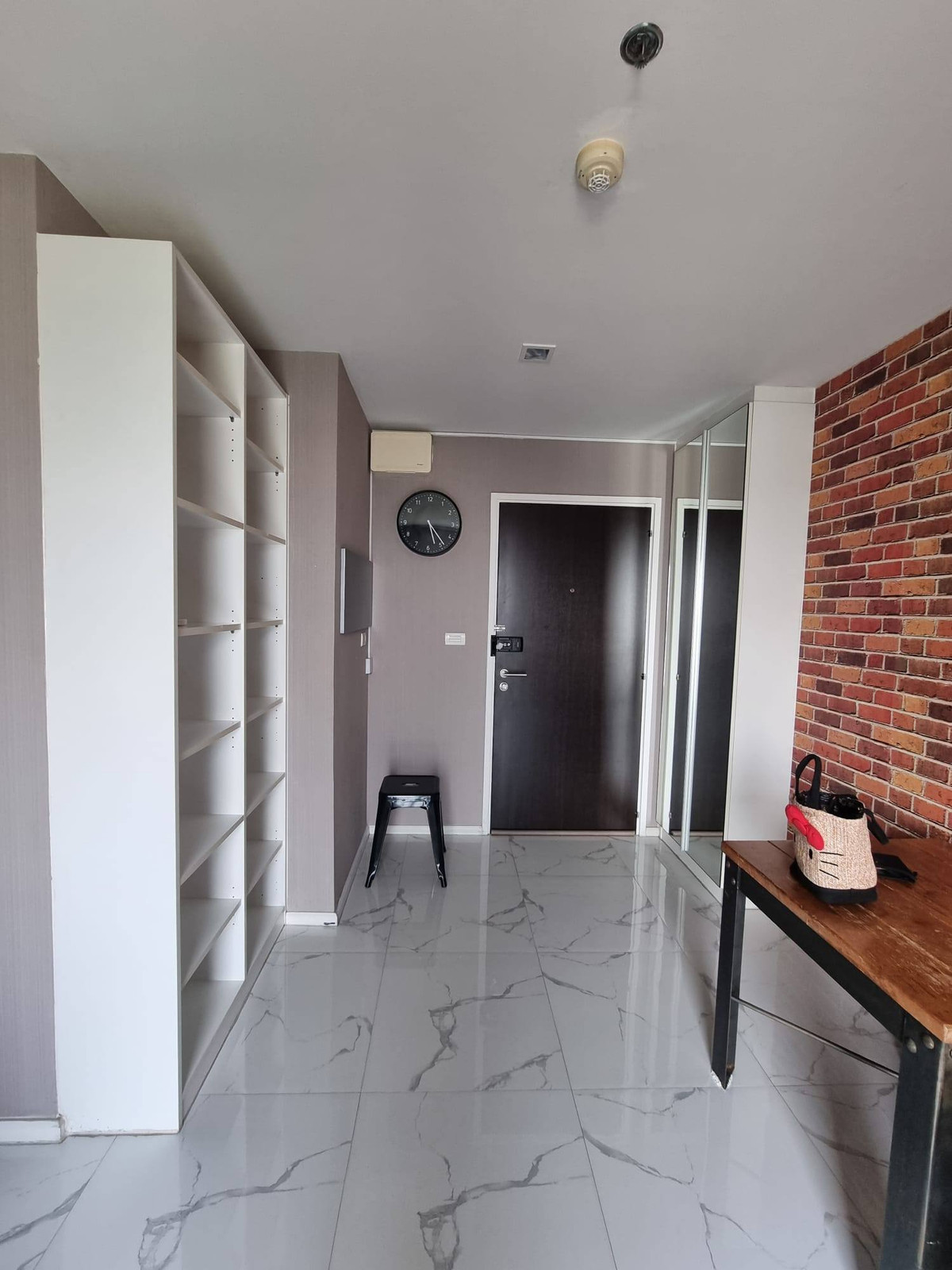 ให้เช่าคอนโดบางนา แบริ่ง ลาซาล : ให้เช่า 1ห้องนอนใหญ่ 45ตรม.  Knightsbridge Bearing สุขุมวิท 107 ชั้น21 วิวสวย พร้อมอยู่