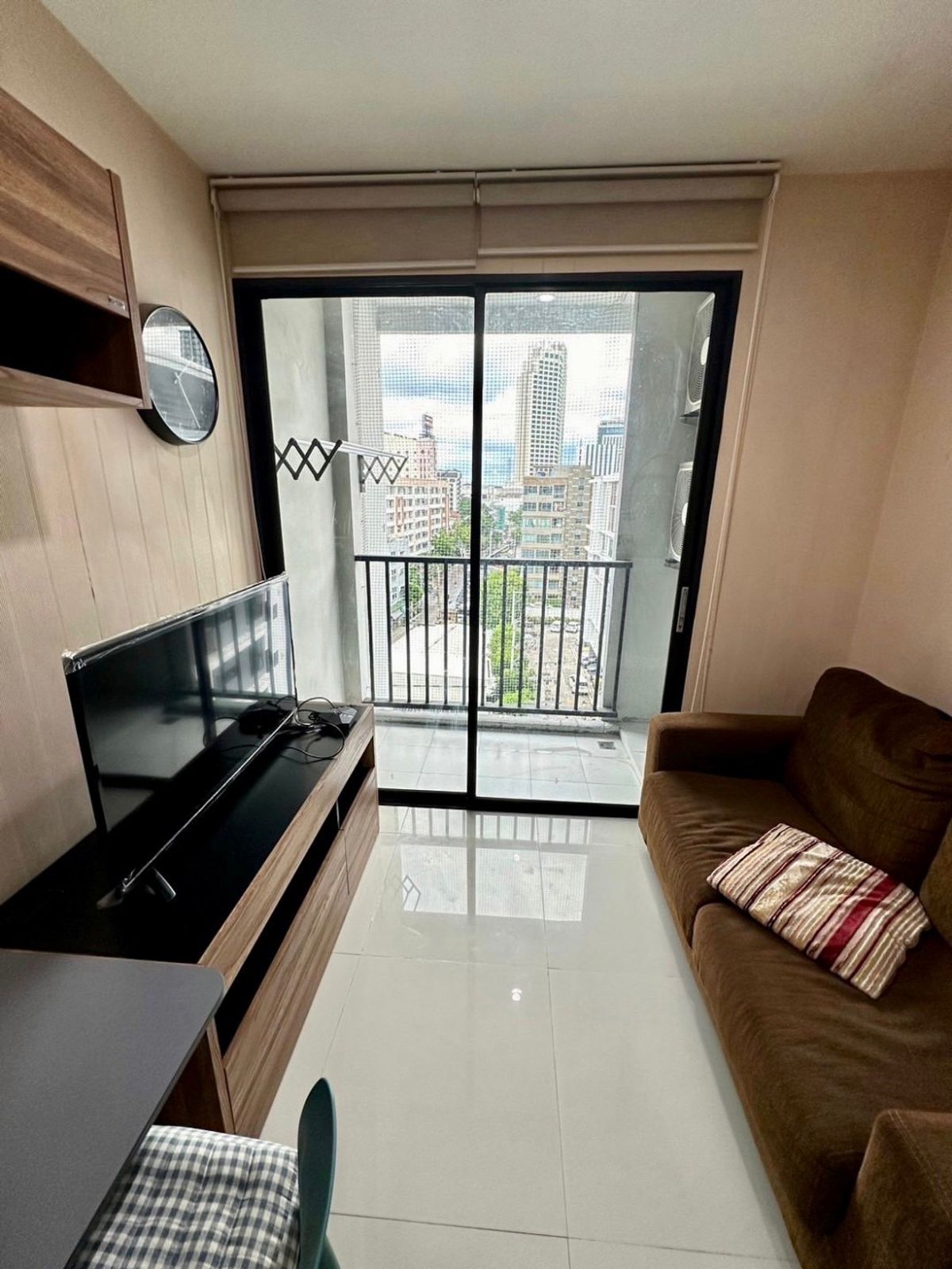 CondoRatchadapisek, Huaikwang, Suttisan : Rent and sell Metro Sky Ratchada. Interested. Contact Line: 0889656914 Hurry and say hello.