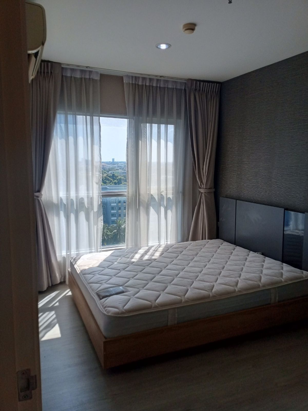 For RentCondoThaphra, Talat Phlu, Wutthakat : P-39404 Condo for rent Aspire sathorn-taksin (timber zone) fully furnished (Confirm again when visit).  Line Id: @easythaihome 085-592-2897