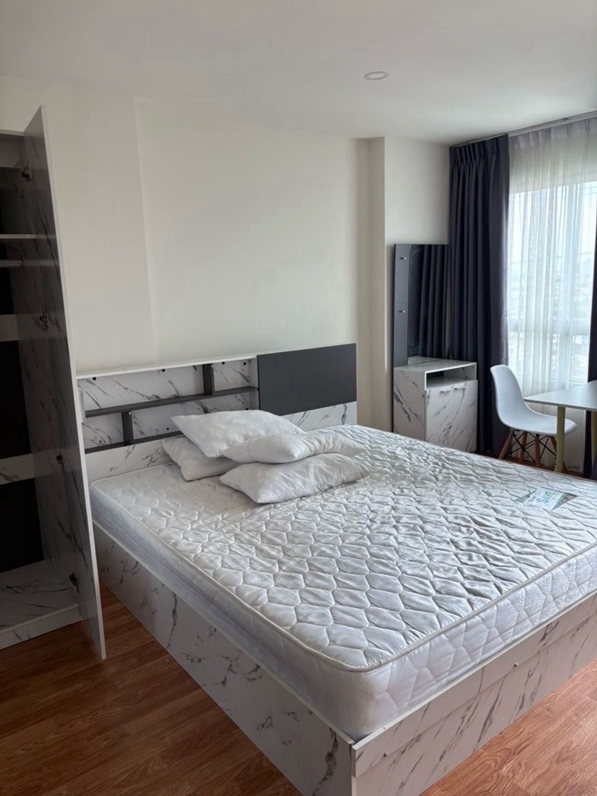 For RentCondoPattanakan, Srinakarin : Condo with only 5 minutes from mrt yellow line Hua Mark