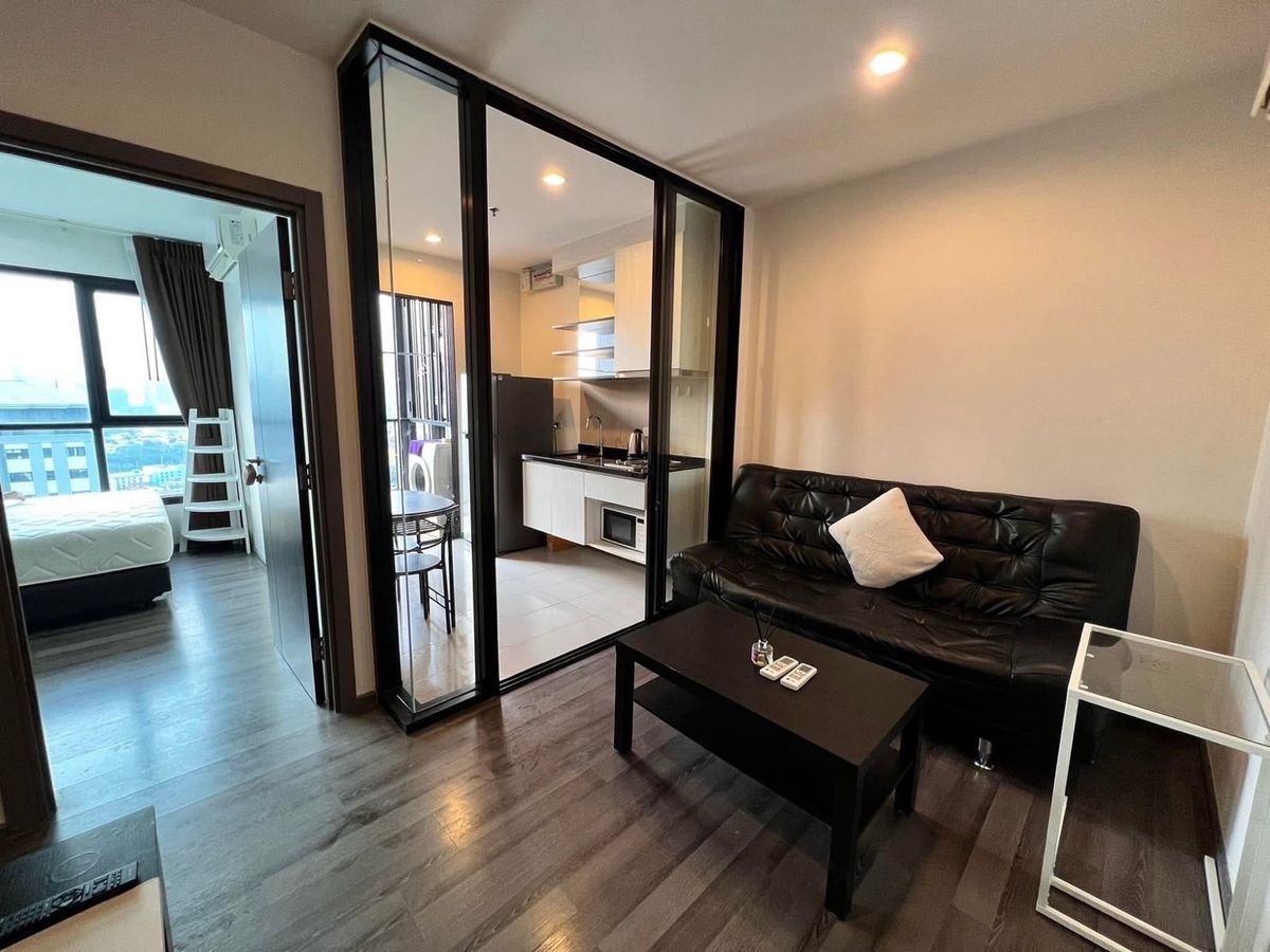 For RentCondoOnnut, Udomsuk : Urgent reservation for rent. Special price. The Base Park East size 31 sq.m., 27th floor (top). The most beautiful view near BTS and the expressway. Convenient to travel, furniture and electrical appliances. Price 13,000 baht.
