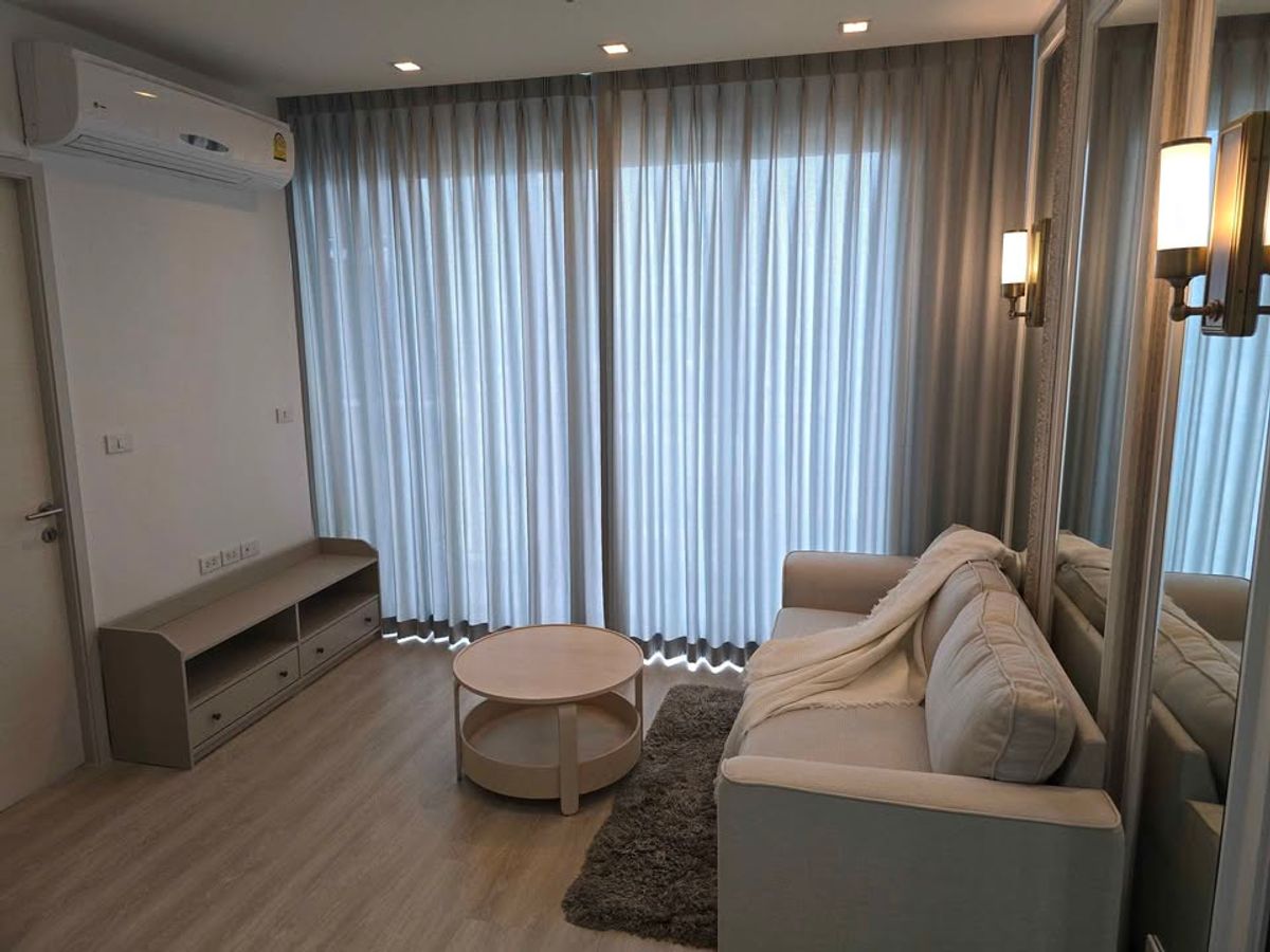 For RentCondoRatchadapisek, Huaikwang, Suttisan : Rent RR630 Quinn Condo. Beautiful room, full furniture near the Sutthisan MRT.