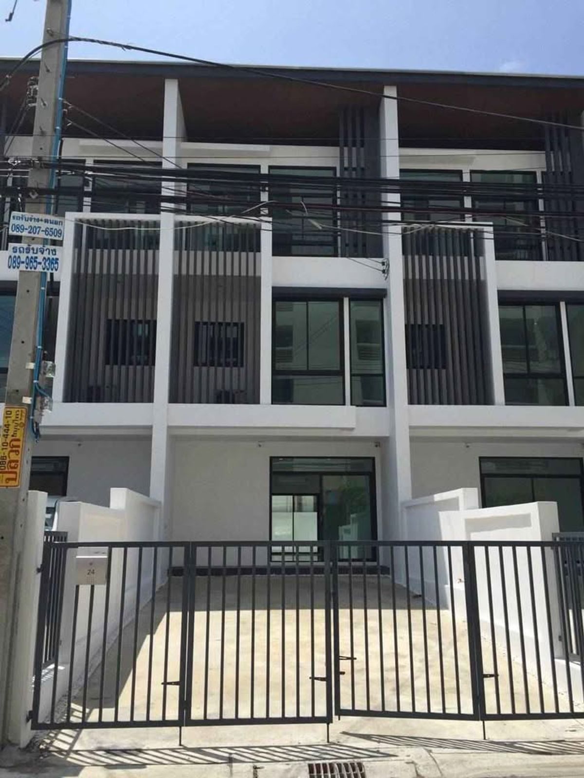 ให้เช่าทาวน์โฮมโชคชัย4 ลาดพร้าว71 : ทาวน์โฮม 3 ชั้น ทำเลดี ตกแต่งสวยงาม ให้เช่า ย่านลาดพร้าว-นาคนิวาส ใกล้แม็คโคร ฟู้ดเซอร์วิส ประดิษฐ์มนูธรรม เพียง 1.8 กม.