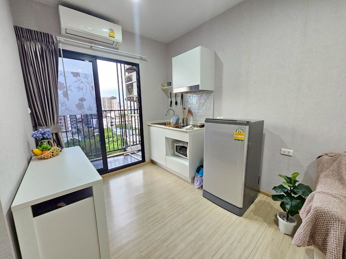 ให้เช่าคอนโดปิ่นเกล้า จรัญสนิทวงศ์ : วางฝันได้ตามใจที่โต๊ะเขียนหนังสือพับได้ เดินทางไปมธสะดวก คอนโด Plum Condo Pinklao Station