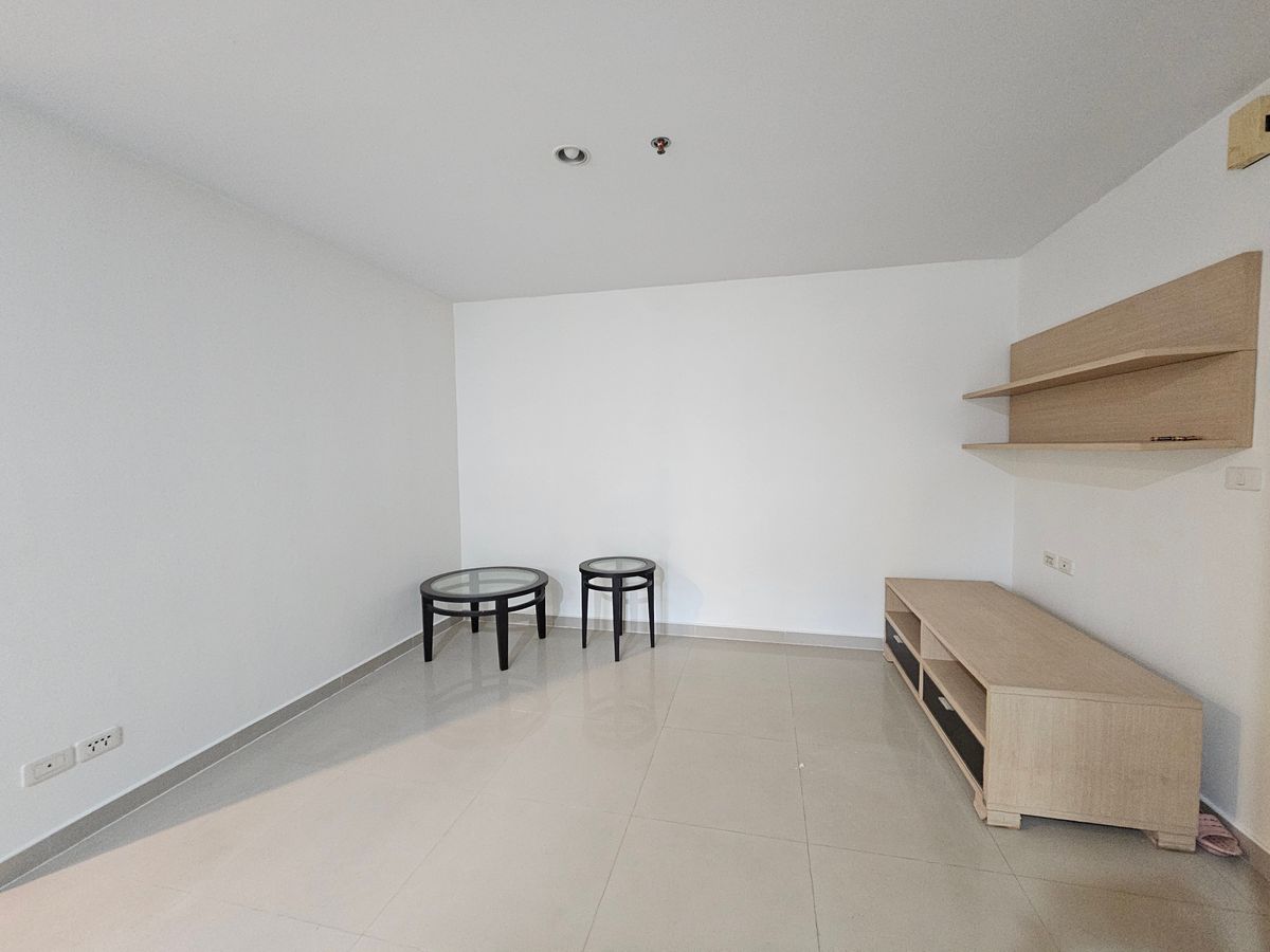 For SaleCondoThaphra, Talat Phlu, Wutthakat : Area 74 sqm, near BTS Wutthakat, only 4 kilometers Metro Park Sathorn Phase 2/1