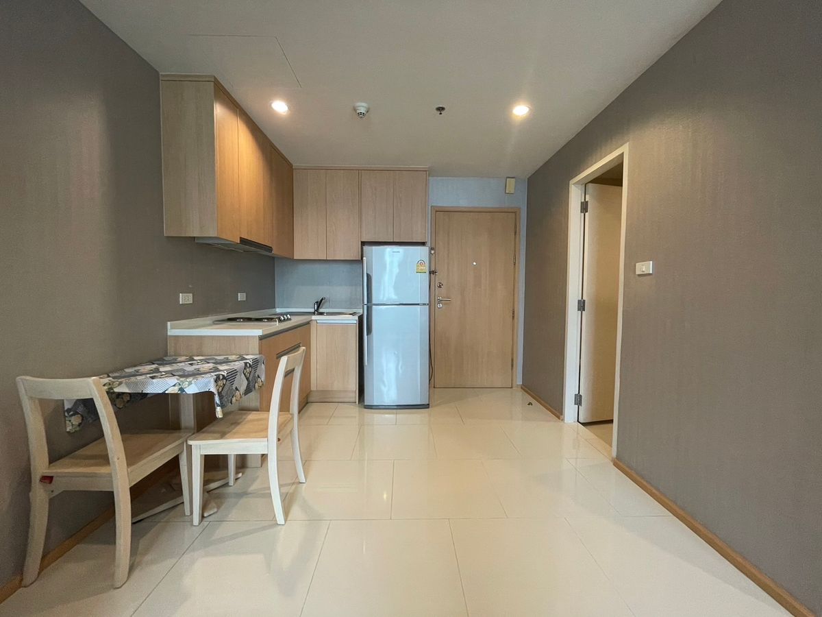 ขายคอนโดราชเทวี พญาไท : ขายด่วน! ห้องตำแหน่งหายาก เลเอาท์ดี ทิศเหนือไม่ร้อนค่า วิวโปร่ง ชั้นไม่สูงมากด้วย สบายใจได้เลย ห้องพร้อมอยู่ เพิ่งรีโนเวทเสร็จค่า สนใจติดต่อเซลล์ประจำโครงการ 0876358339 