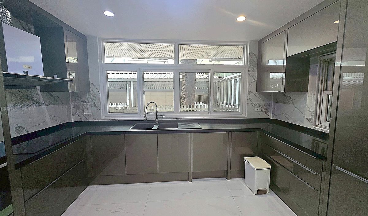 ให้เช่าบ้านราชเทวี พญาไท : บ้านเดี่ยวสไตล์โคโลเนียล พร้อมสวนขนาดใหญ่ใจกลางเมือง ให้เช่า ใกล้ BTS อนุสาวรีย์ ** NO CO-AGENT ** 