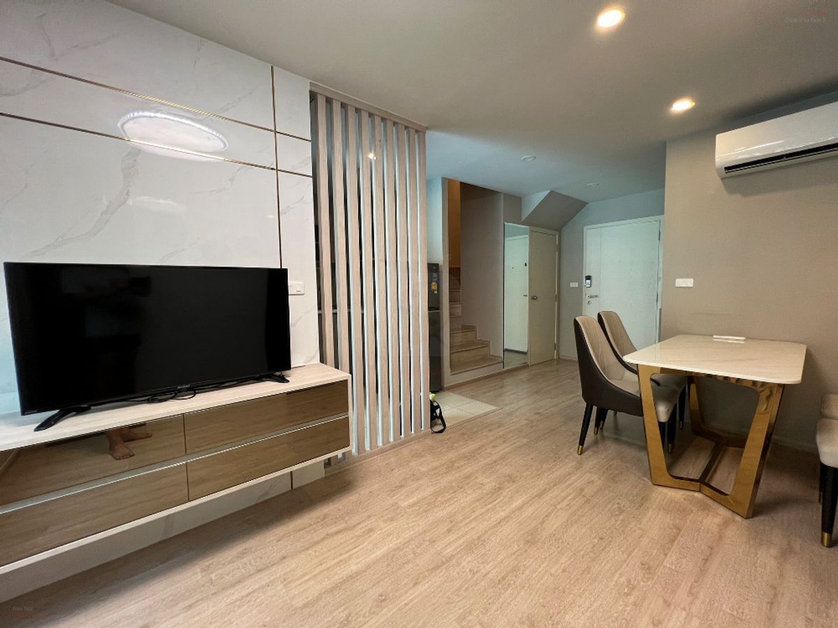 ขายคอนโดเกษตรศาสตร์ รัชโยธิน : 🌿 ขาย / ให้เช่า | Elio Del Moss พหลโยธิน 34🏡 คอนโด Duplex ติดสระน้ำ วิวรีสอร์ทแท้ในพหลฯ 34 🌿 ห้องหายากสุดในโครงการ — ตกแต่งหรู Minimal พร้อมอยู่! ใกล้ BTS เสนานิคม / ม.เกษตร / ราคาต่ำกว่าตลาด 💎