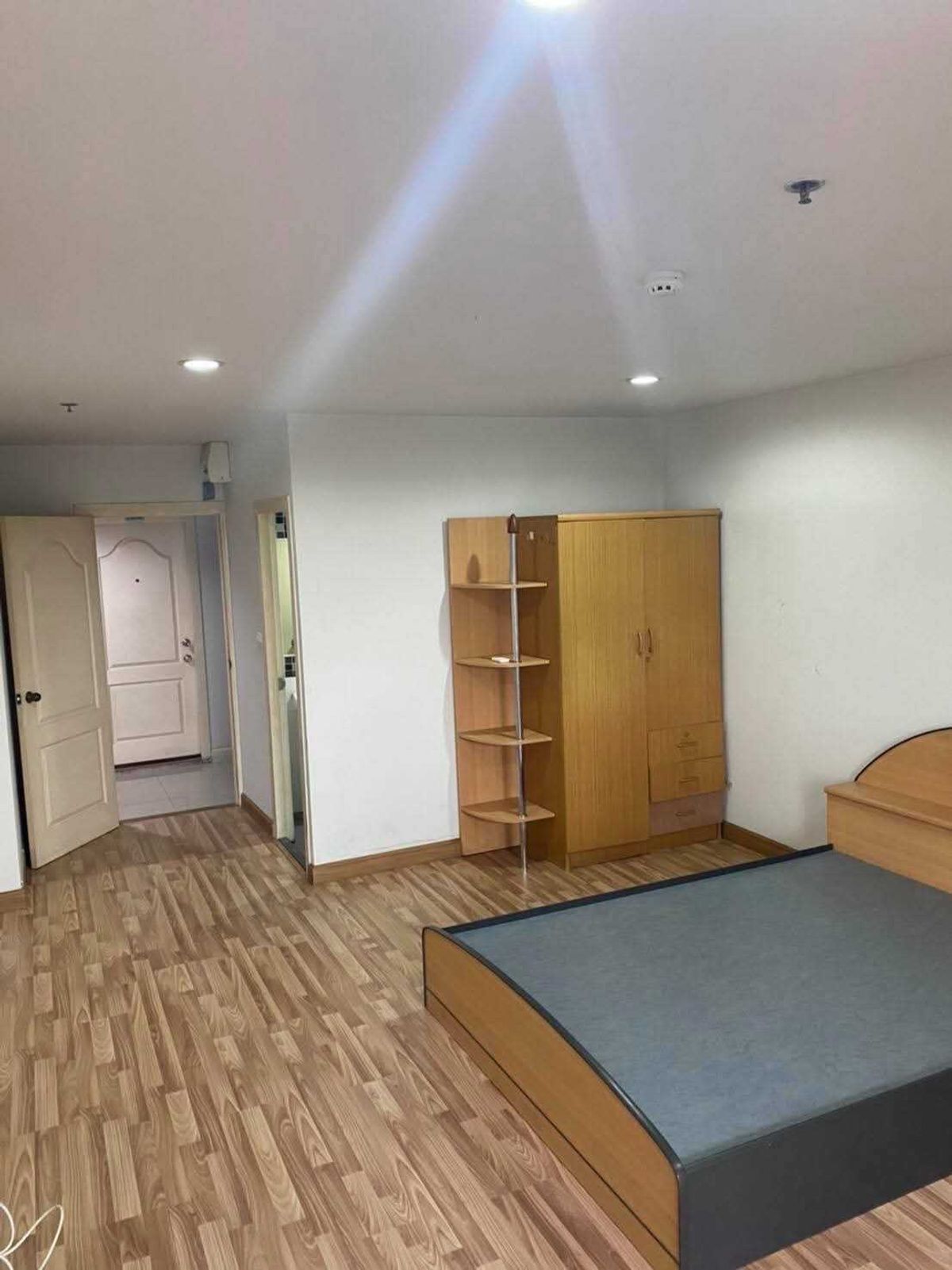 ขายคอนโดวิภาวดี ดอนเมือง หลักสี่ : ขายคอนโด The Regent Home 10 29.99 ตร.ม. ใกล้ BTS วัดพระศรีฯ