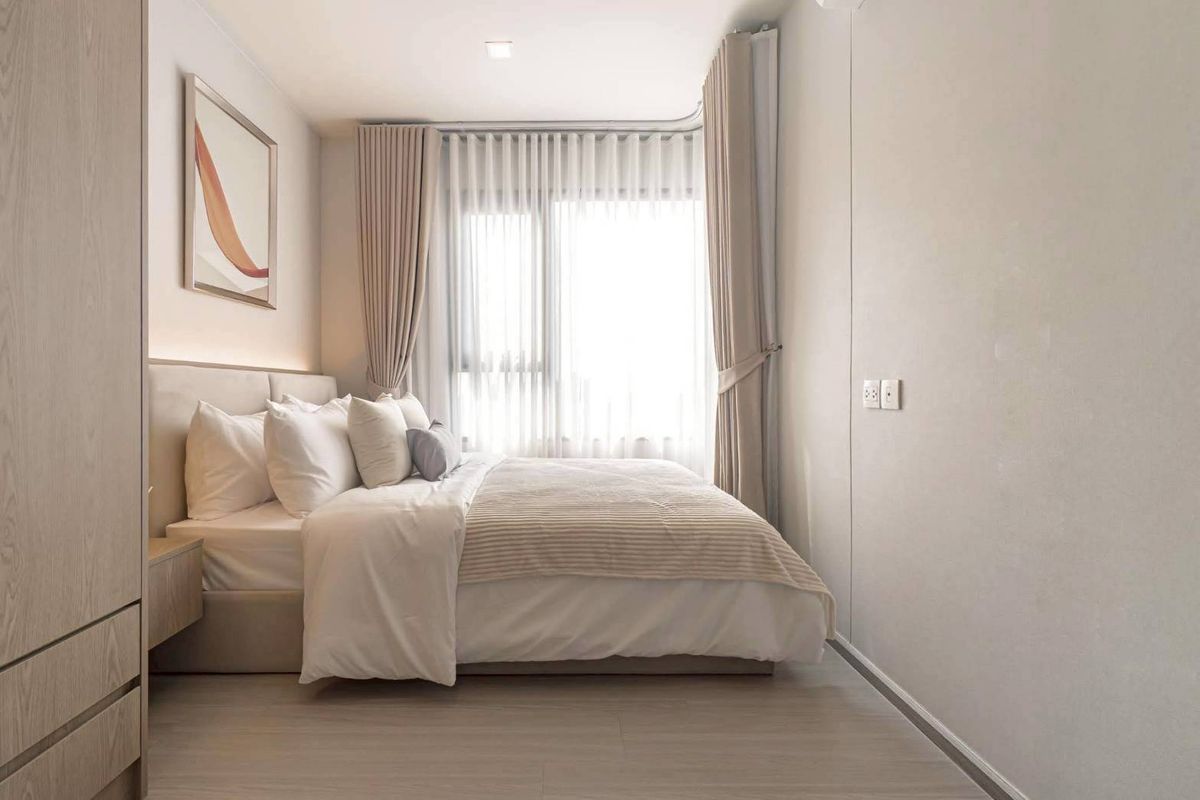 For RentCondoThaphra, Talat Phlu, Wutthakat : ★ Life Sathorn Sierra ★ 39 sq m., 32nd floor (1 bedroom, 1 bathroom), ★near BTS Talat Phlu, connected to Icon Siam ★only 5 minutes to the CBD in the heart of the city like Sathorn★ Many amenities★ Complete electrical appliances
