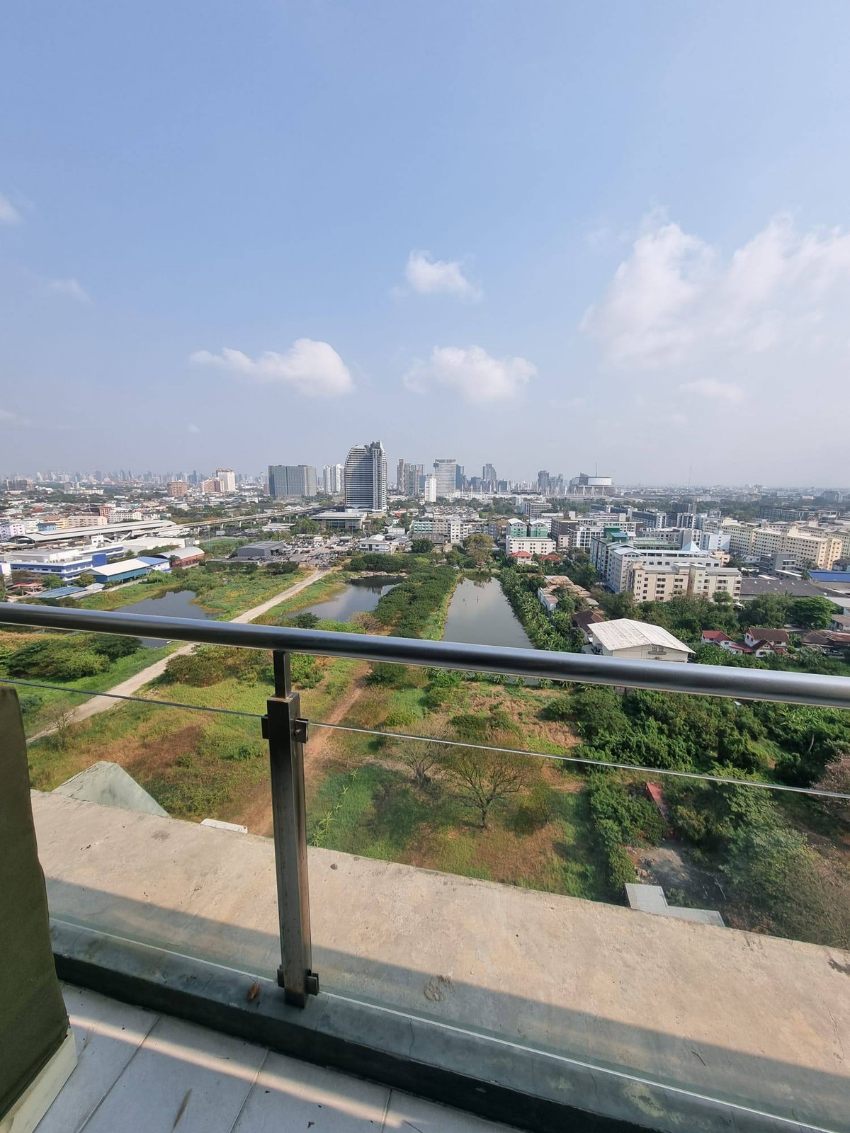 ให้เช่าคอนโดบางนา แบริ่ง ลาซาล : ให้เช่า 1ห้องนอนใหญ่ 45ตรม.  Knightsbridge Bearing สุขุมวิท 107 ชั้น21 วิวสวย พร้อมอยู่