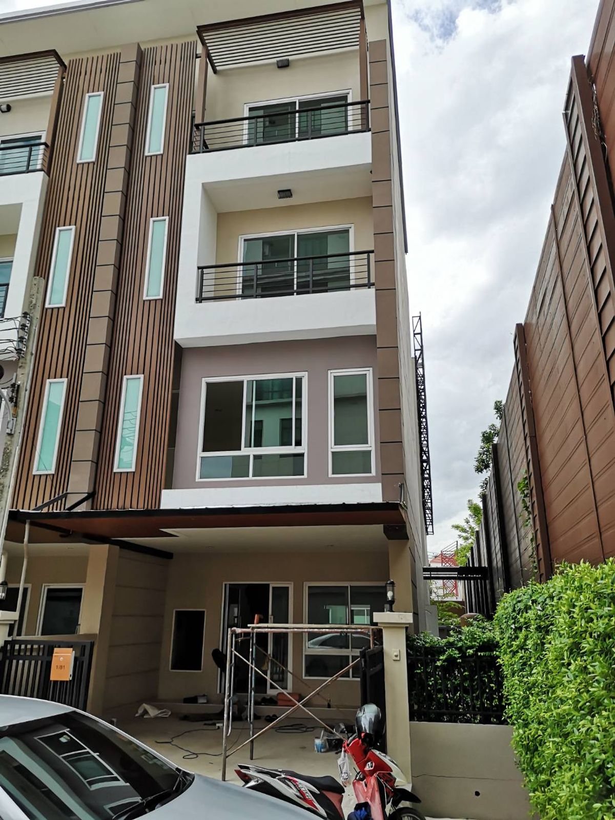 For RentOfficePattanakan, Srinakarin : For rent Grand De Ville Srinakarin Home Office 4 @BTS Suan Luang Rama IX