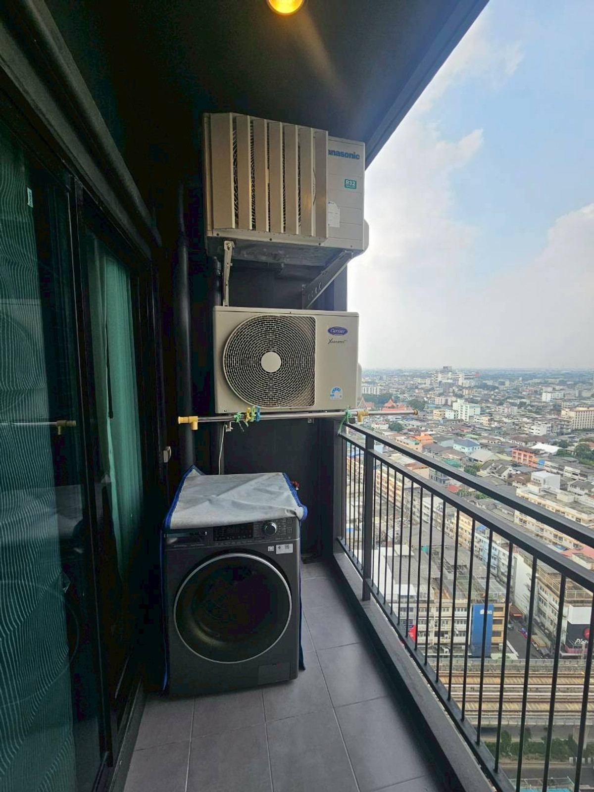 ให้เช่าคอนโดปิ่นเกล้า จรัญสนิทวงศ์ : ออฟฟิศลอยฟ้า! 2 นอน ห้องมุม ชั้น 23 วิวสวย ลำโพง Bluetooth ที่ธนา แอสโทเรีย