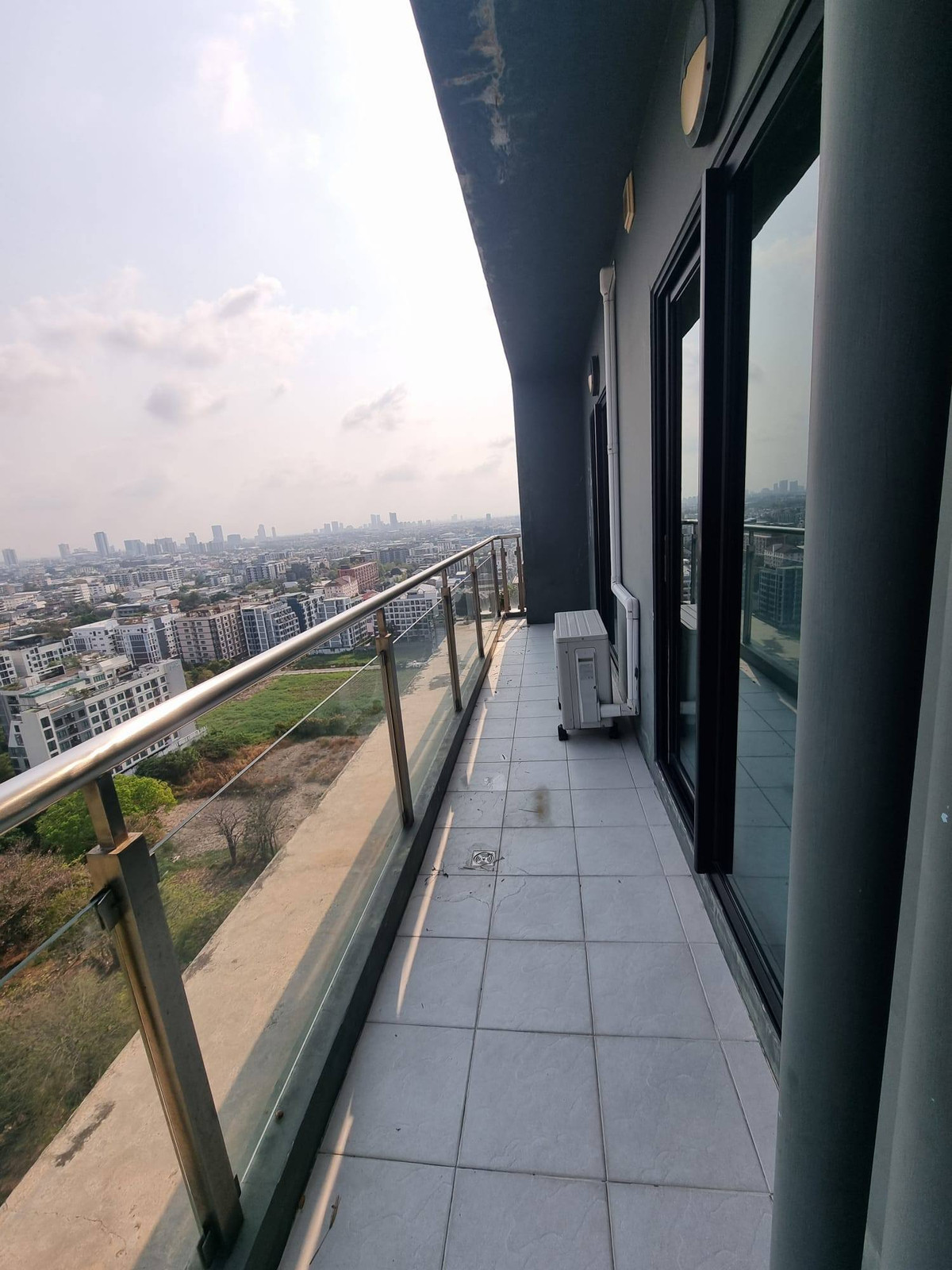 ให้เช่าคอนโดบางนา แบริ่ง ลาซาล : ให้เช่า 1ห้องนอนใหญ่ 45ตรม.  Knightsbridge Bearing สุขุมวิท 107 ชั้น21 วิวสวย พร้อมอยู่