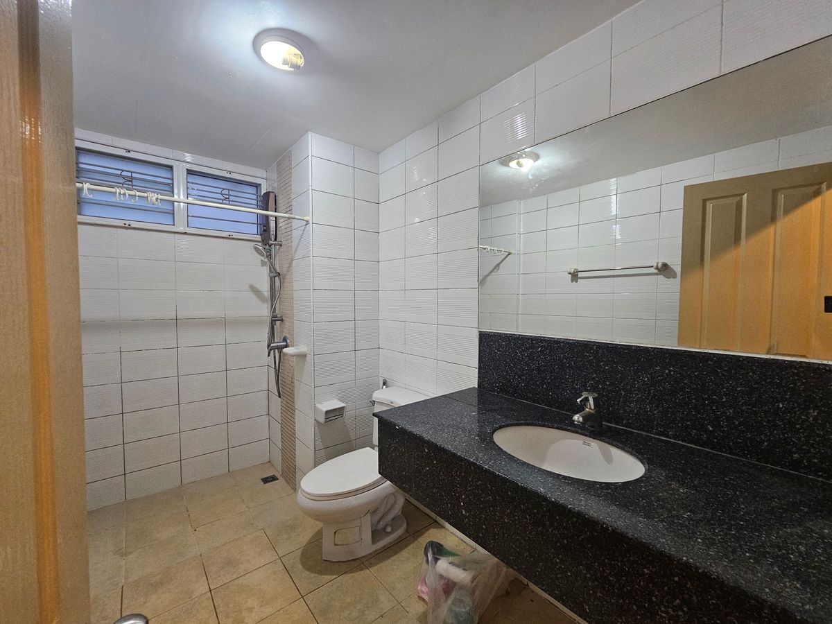 For SaleCondoThaphra, Talat Phlu, Wutthakat : Area 74 sqm, near BTS Wutthakat, only 4 kilometers Metro Park Sathorn Phase 2/1