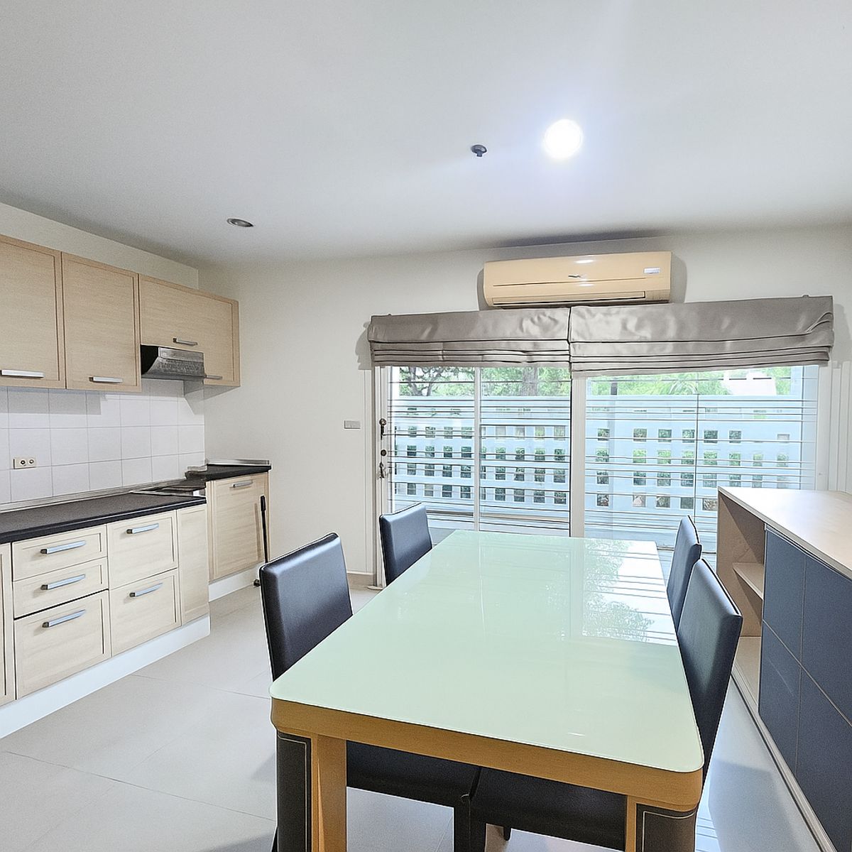 For SaleCondoThaphra, Talat Phlu, Wutthakat : Area 74 sqm, near BTS Wutthakat, only 4 kilometers Metro Park Sathorn Phase 2/1