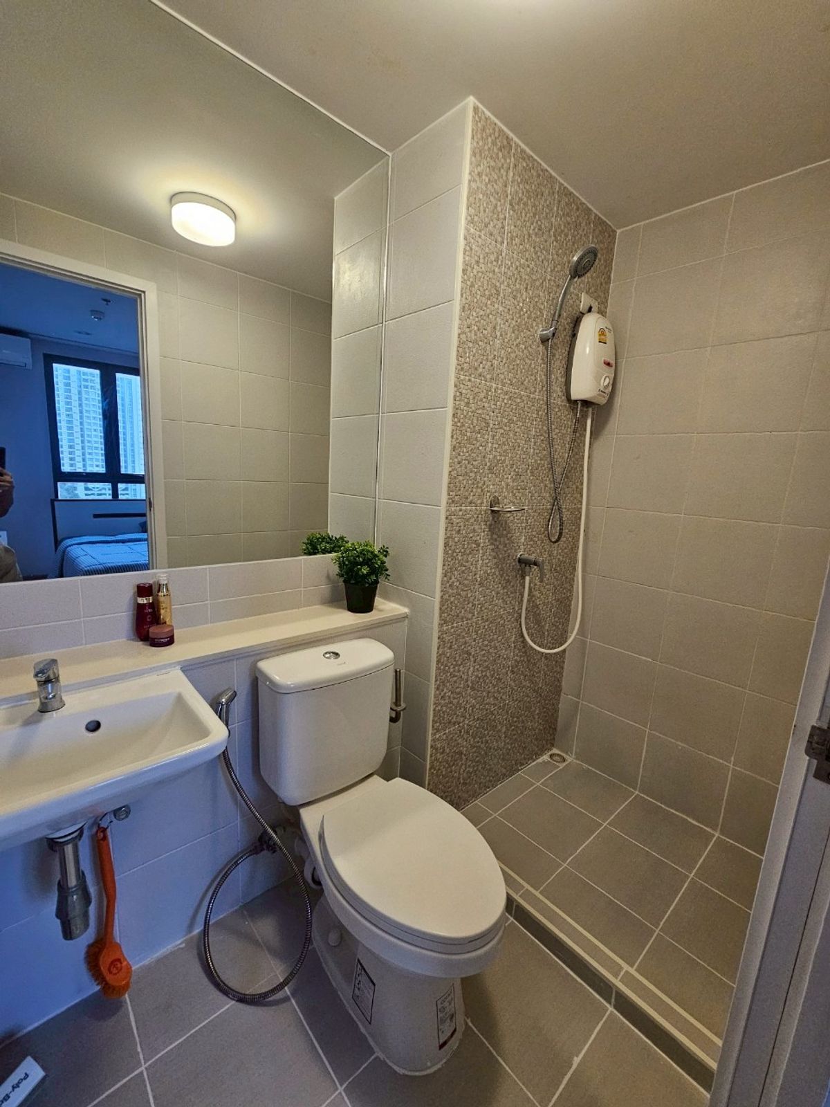 ให้เช่าคอนโดปิ่นเกล้า จรัญสนิทวงศ์ : วางฝันได้ตามใจที่โต๊ะเขียนหนังสือพับได้ เดินทางไปมธสะดวก คอนโด Plum Condo Pinklao Station