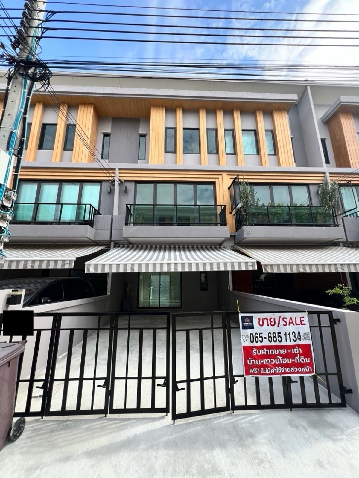 ขายทาวน์โฮมพัฒนาการ ศรีนครินทร์ : ขายด่วน ไอเจ้น พรีเมี่ยม พัฒนาการ ที่ดินใหญ่มาก 28.3 วา 4 ห้องนอน บ้านสวยมาก