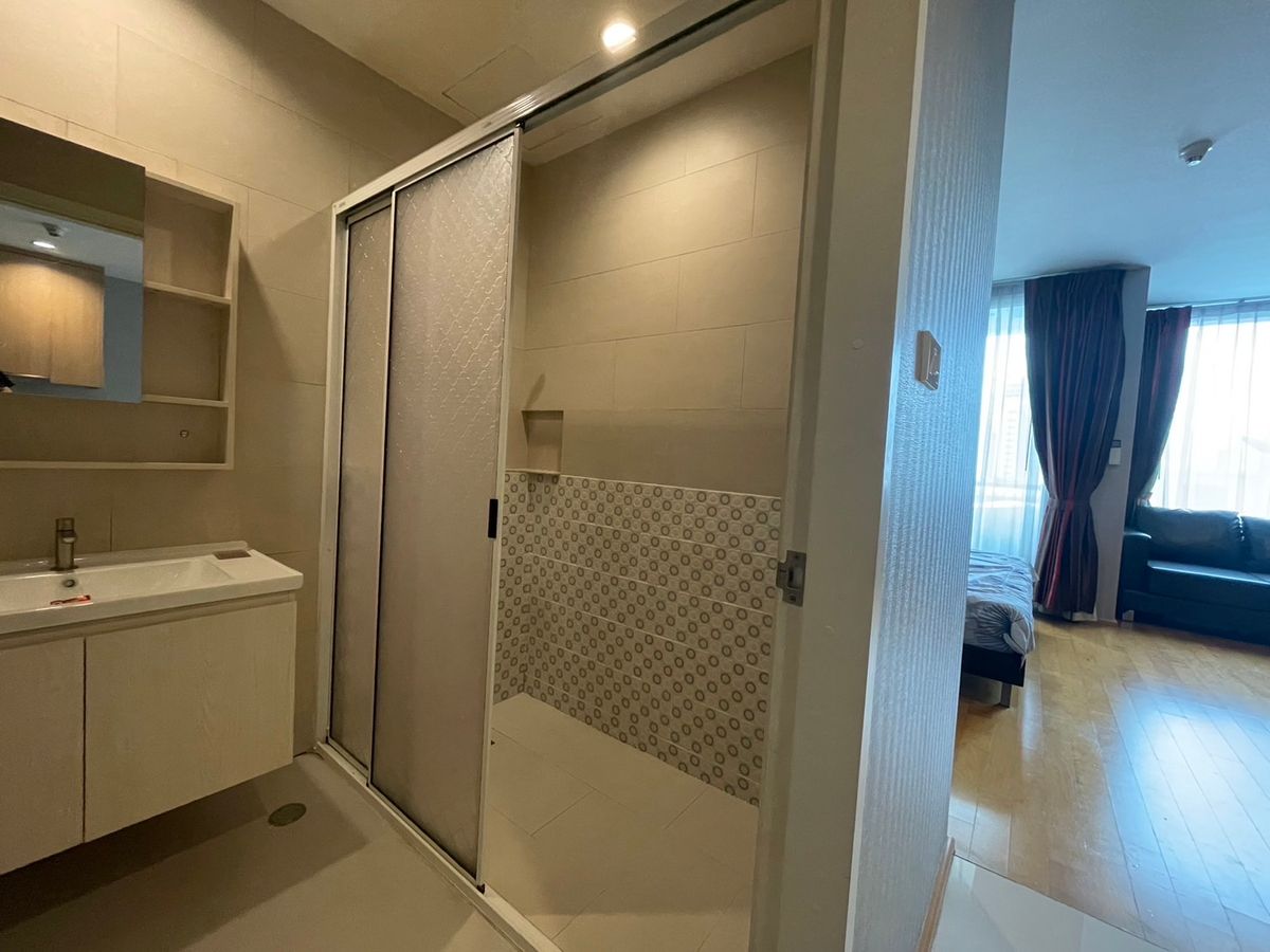 ขายคอนโดราชเทวี พญาไท : ขายด่วน! ห้องตำแหน่งหายาก เลเอาท์ดี ทิศเหนือไม่ร้อนค่า วิวโปร่ง ชั้นไม่สูงมากด้วย สบายใจได้เลย ห้องพร้อมอยู่ เพิ่งรีโนเวทเสร็จค่า สนใจติดต่อเซลล์ประจำโครงการ 0876358339 