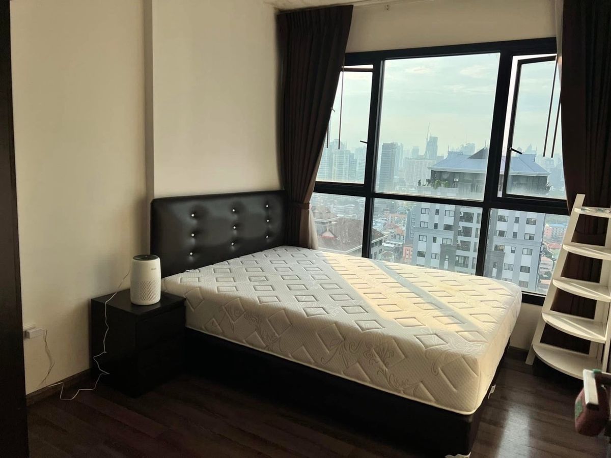 For RentCondoOnnut, Udomsuk : Urgent reservation for rent. Special price. The Base Park East size 31 sq.m., 27th floor (top). The most beautiful view near BTS and the expressway. Convenient to travel, furniture and electrical appliances. Price 13,000 baht.