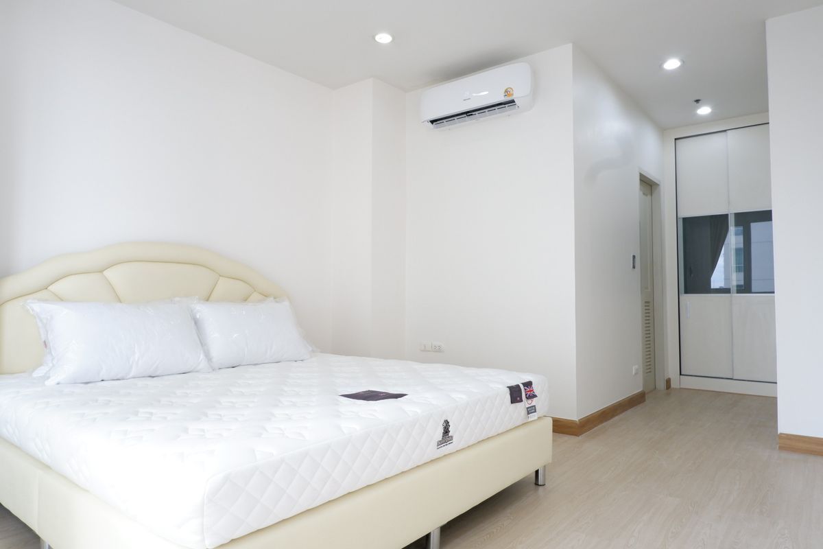 CondoRatchathewi,Phayathai : The Complete Rajprarop【𝐒𝐄𝐋𝐋 & 𝐑𝐄𝐍𝐓】🔥Beautiful, bright, and clean room with warm tones. Fully furnished and perfectly proportioned in every corner.🔥  Contact Line ID: @hacondo