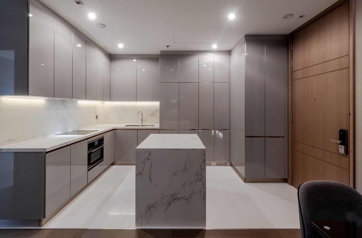 ให้เช่าคอนโดพระราม 9 เพชรบุรีตัดใหม่ RCA : หรูหราใจกลางอโศก! The Esse Singha Complex 2 ห้องนอน 77 ตร.ม.