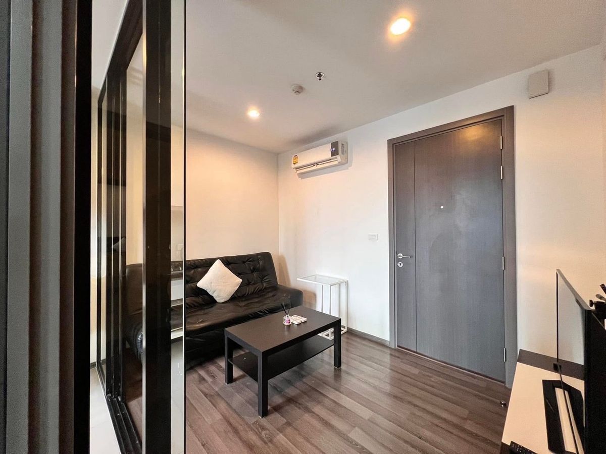 For RentCondoOnnut, Udomsuk : Urgent reservation for rent. Special price. The Base Park East size 31 sq.m., 27th floor (top). The most beautiful view near BTS and the expressway. Convenient to travel, furniture and electrical appliances. Price 13,000 baht.