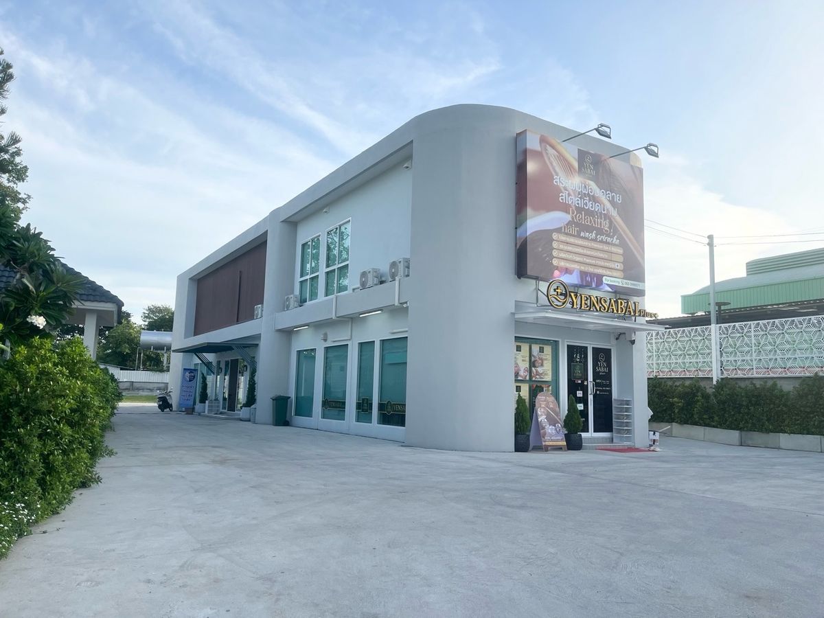 For RentShop HouseSriracha Laem Chabang Ban Bueng : 90 sqm space for rent In the new building Behind Supakruek Market, Sriracha Road, Nong Yai Bu