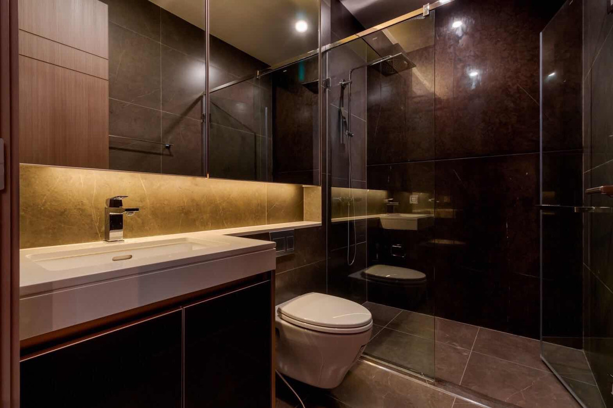 ให้เช่าคอนโดพระราม 9 เพชรบุรีตัดใหม่ RCA : หรูหราใจกลางอโศก! The Esse Singha Complex 2 ห้องนอน 77 ตร.ม.