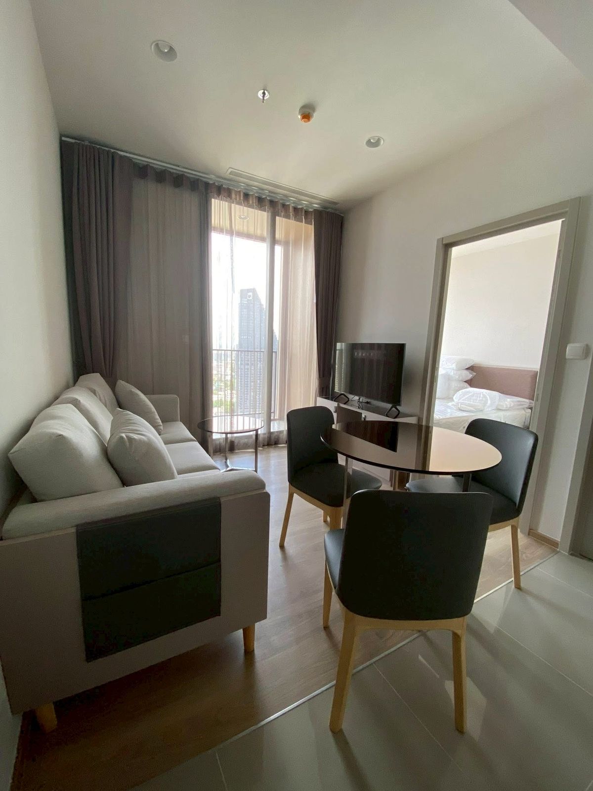 ให้เช่าคอนโดสุขุมวิท อโศก ทองหล่อ : 🏙️ OKA HAUS Sukhumvit 36 | For Rent Modern comfort in the heart of Sukhumvit – close to BTS Thong Lo & Phrom Phong