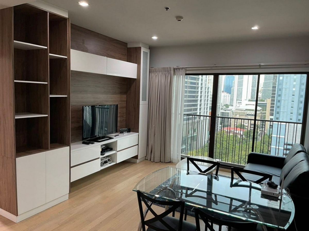 ให้เช่าคอนโดสุขุมวิท อโศก ทองหล่อ : สอบถามโทร : 099-425-8121 คอนโด โนเบิล รีไฟน์ ใกล้ BTS พร้อมพงษ์ 53.5 ตารางเมตร 1 ห้องนอน ชั้น14 ห้องมุม 2 ระเบียง ตกแต่งครบตามรูป