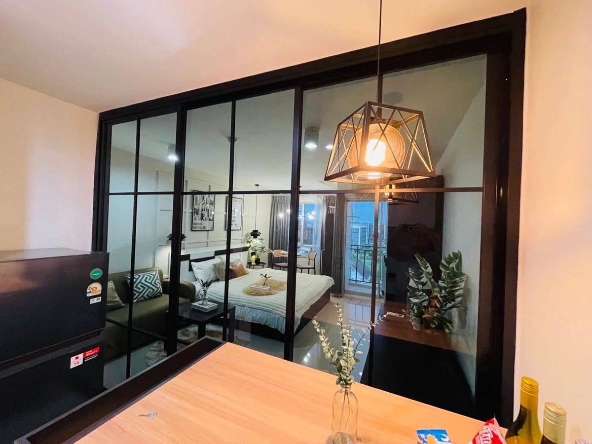 For RentCondoLadkrabang, Suwannaphum Airport : Condo for rent IRIS Avenue onnut Wongwan, 2nd floor, 8th floor, swimming pool, bedroom, size 28.00 sq.m., decorated with 10,000 baht.