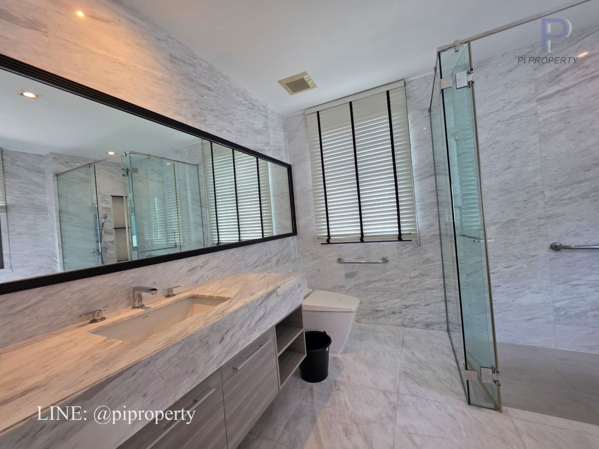 ให้เช่าบ้านบางนา แบริ่ง ลาซาล : ให้เช่า: วิลล่าหรูในโครงการแกรนด์ บางกอก บูเลอวาร์ด สุขุมวิท 4 ห้องนอน 5 ห้องน้ำ