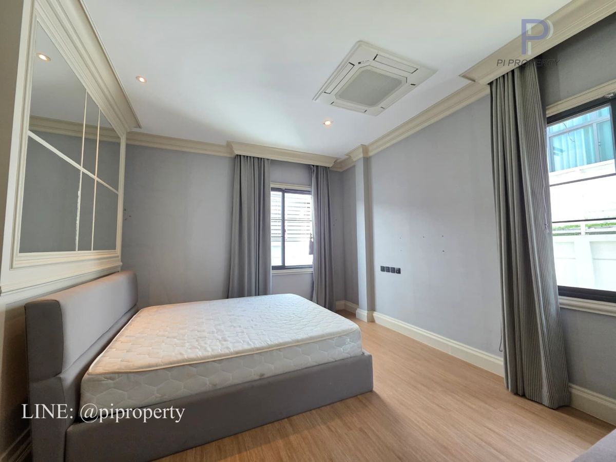 ให้เช่าบ้านบางนา แบริ่ง ลาซาล : ให้เช่า: วิลล่าหรูในโครงการแกรนด์ บางกอก บูเลอวาร์ด สุขุมวิท 4 ห้องนอน 5 ห้องน้ำ