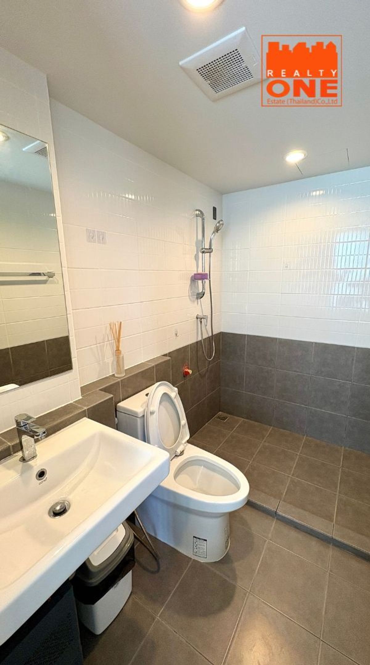 ขายคอนโดพระราม 9 เพชรบุรีตัดใหม่ RCA : ขายคอนโด นิชโมโน พระราม 9 ห้องใหม่ ขนาด 28.9 ตารางเมตร 